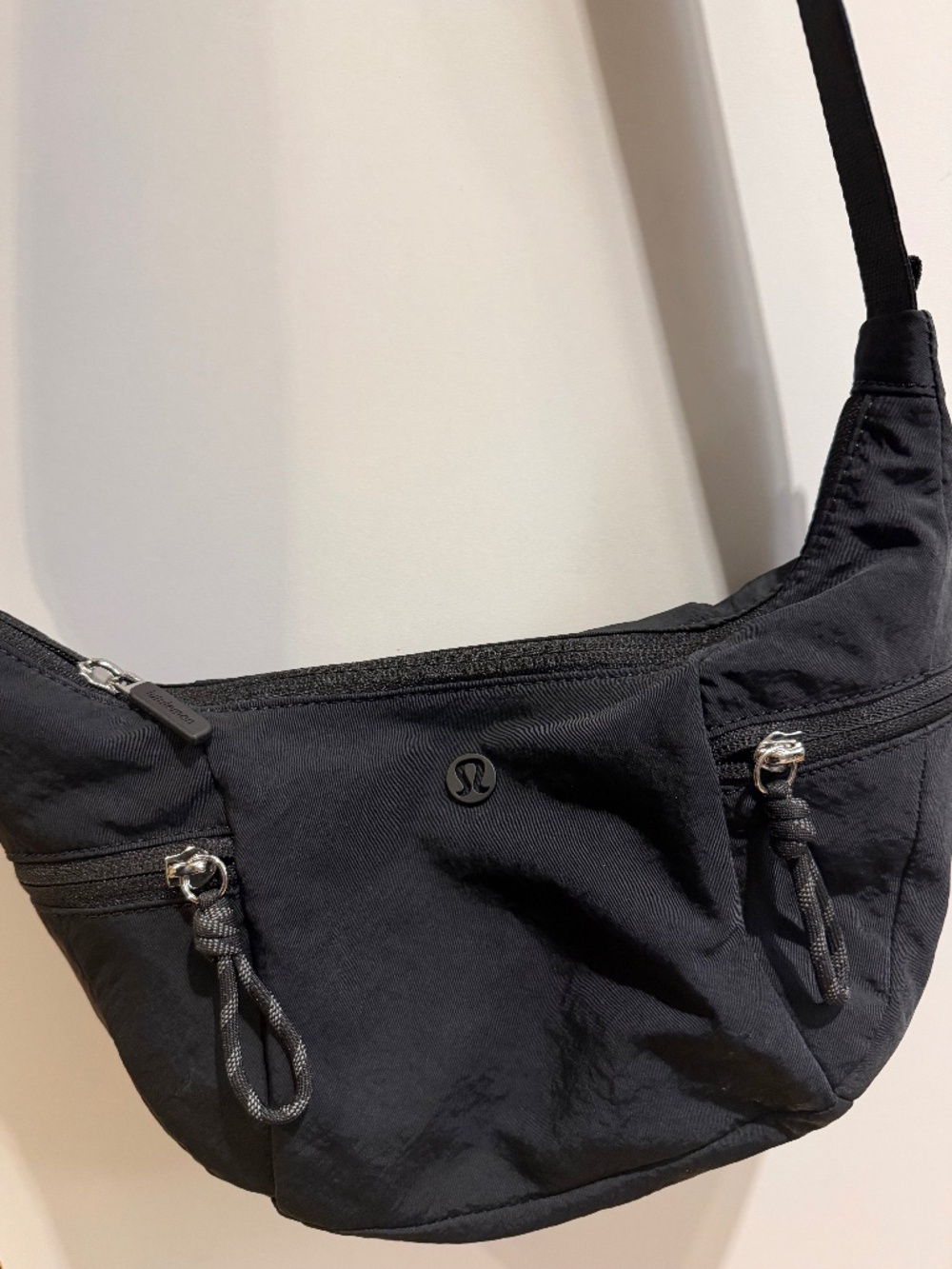 Lululemon small slouchy sling 3L